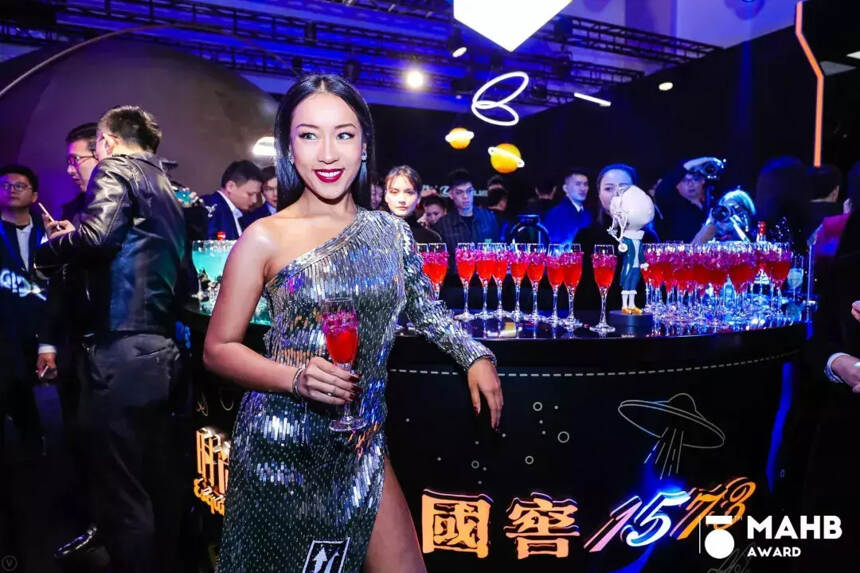 中国男性精英奥斯卡，汪峰、佟大为等近百位艺人嘉宾被一瓶酒吸引