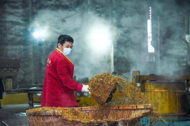 传承酿匠初心 抗击疫情时艰 泸州老窖国窖春酿出酒封藏