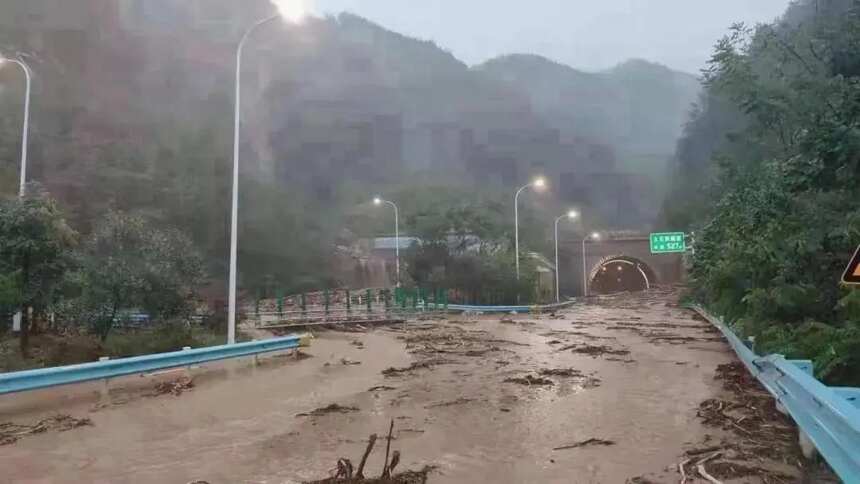 直击现场：仁怀习水产区暴雨突袭，真实影响如何？