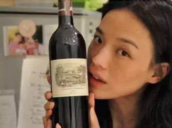 为什么行家不开瓶就知道红酒好坏？多数人不懂装懂，这3招教会你