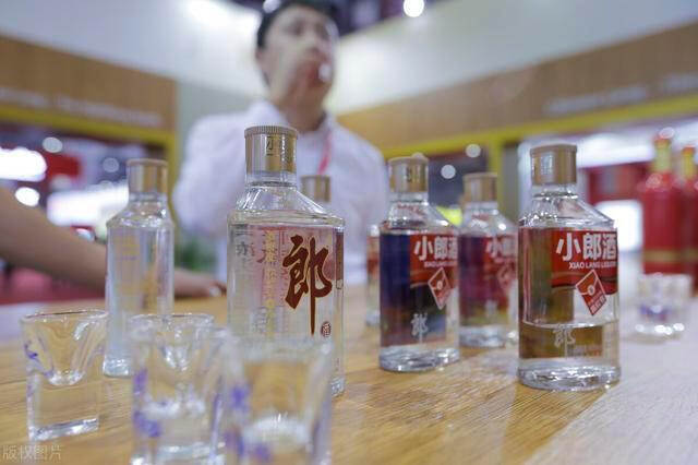 价格比肩飞天茅台，公然叫板号称十年内赶超第一！酒友：勇气可嘉