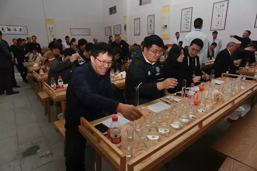 12位专家齐聚潭酒调酒节，年份酒标准有了新定义？