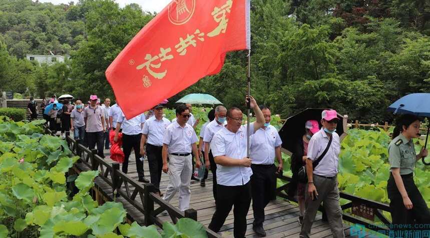 蔡洪坊酒业党支部开展“牢记初心使命、争当出彩先锋”庆“七一”主题党日活动