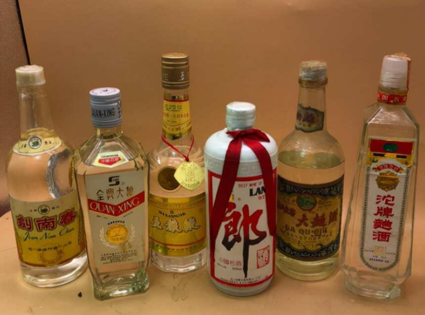浓香和酱香之争太激烈，贵州和四川，到底谁才是中国白酒第一省？