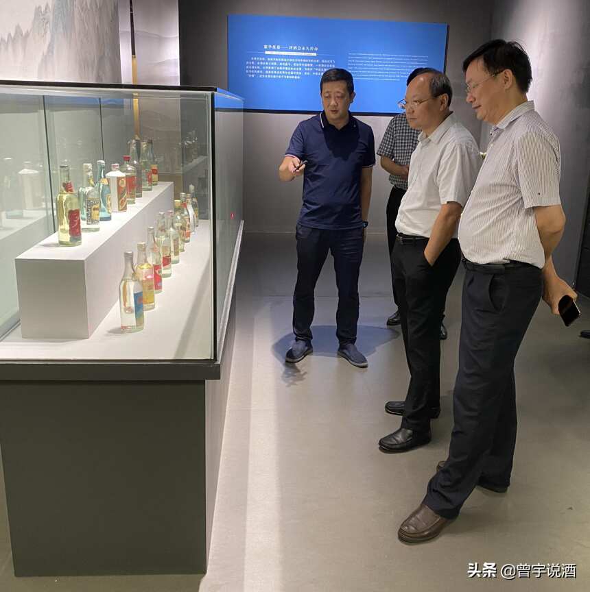 省文化旅游厅副厅长丁新权一行莅临曾品堂老酒博物馆指导工作