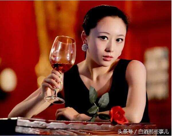 你观察过酒桌前的女人吗？