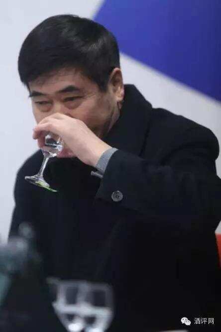 如何品酒 判断一款白酒是不是好酒的方法是什么？