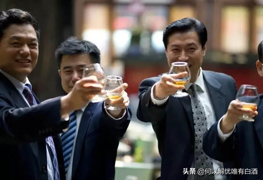 有的白酒喝完，半夜会口渴，有的酒却不会？答案出乎意料