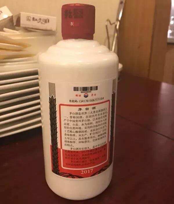 自带茅台酒等名酒去酒店吃饭，注意“狸猫换太子”，有人已中招