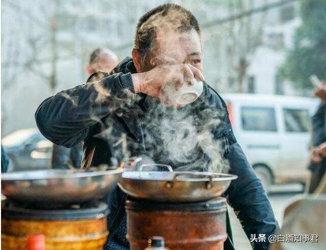 上海人“酒量垫底”？当地一种硬核喝酒习俗，别的省份都甘拜下风