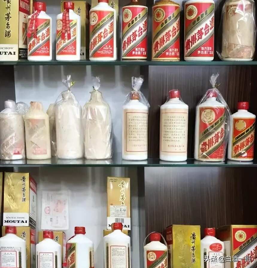 江苏盐城老板，办酒宴每桌“3瓶茅台，3包中华”，引发热议