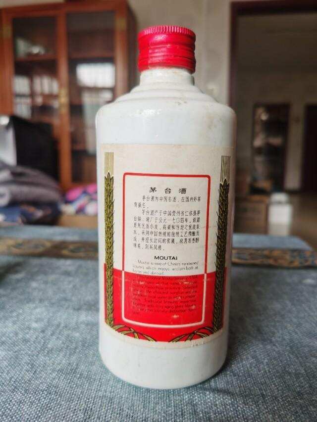 八十年代末期，你一个月工资能买几瓶这样的茅台？