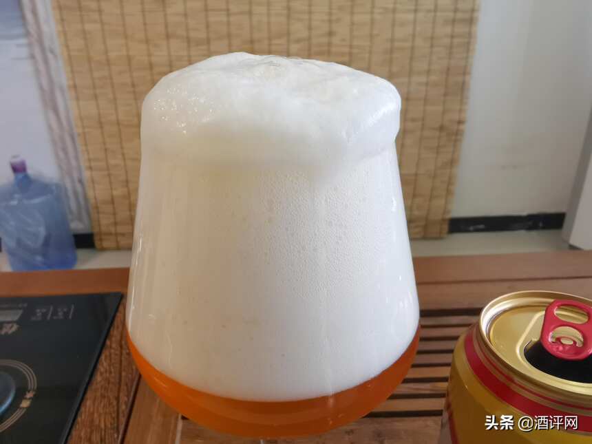 喝啤酒还在对瓶吹吗？快停下，别再糟蹋啤酒了