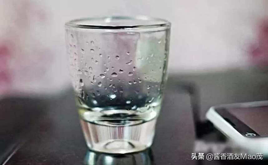 越来越多的酒友弃“浓”从“酱”，是炒作还是酱香酒更好？