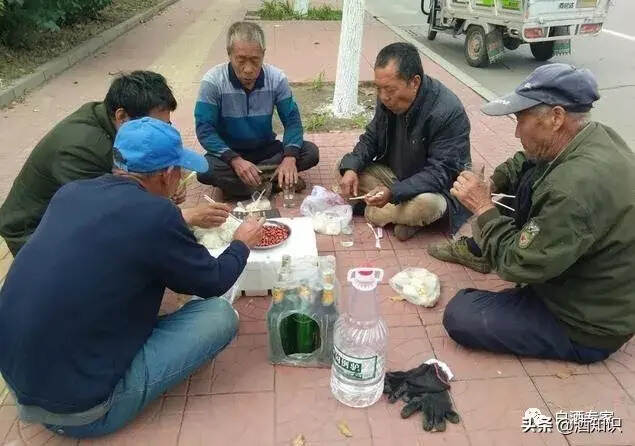 几块钱一斤的农村自酿散酒值得收藏吗？把散酒放十几年会升值吗？