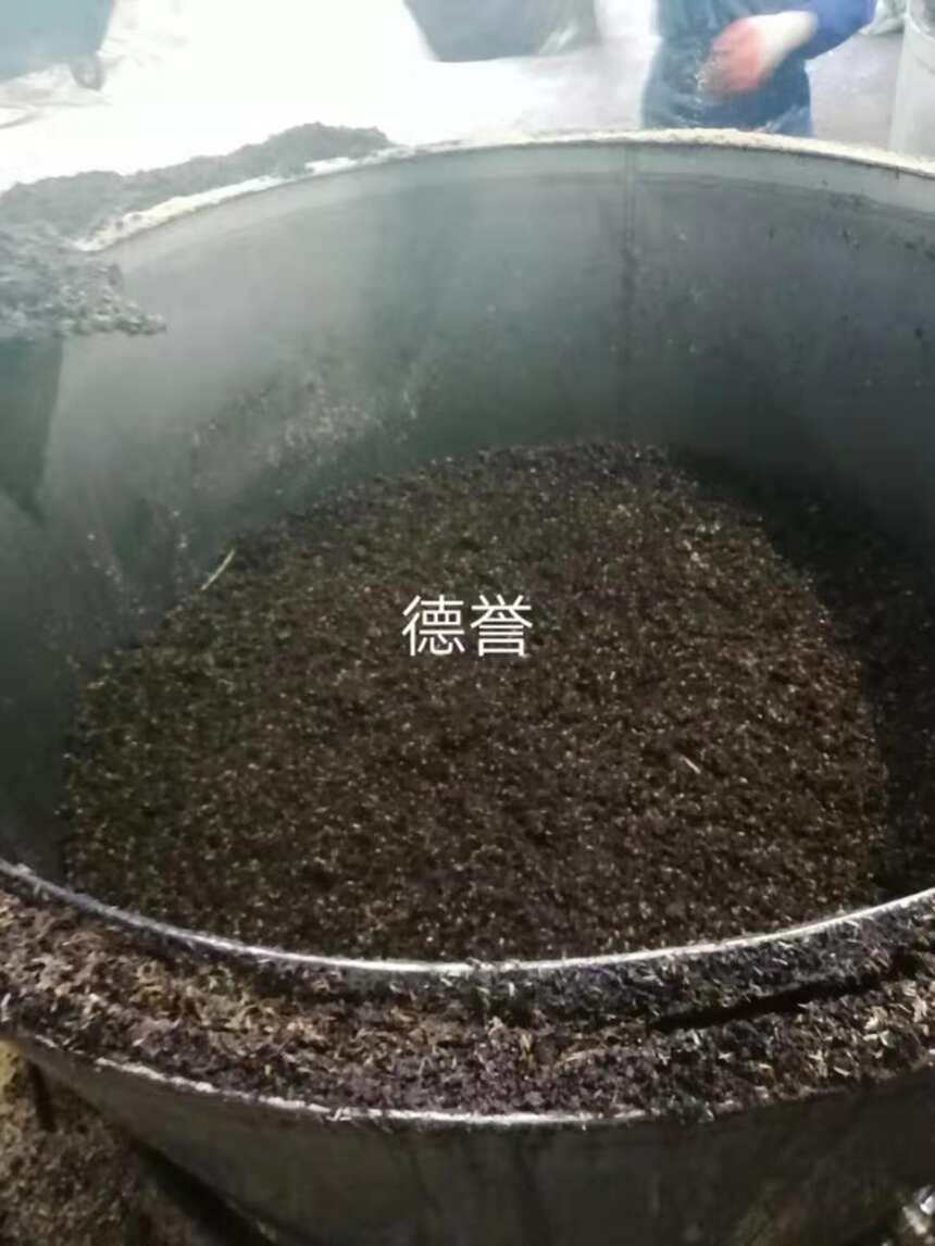 为什么茅台镇酒厂看不到堆积如山的酒糟呢？闻不到酒糟味？