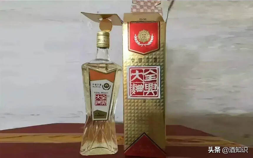 一大堆假老酒，年底正在向我们扑来