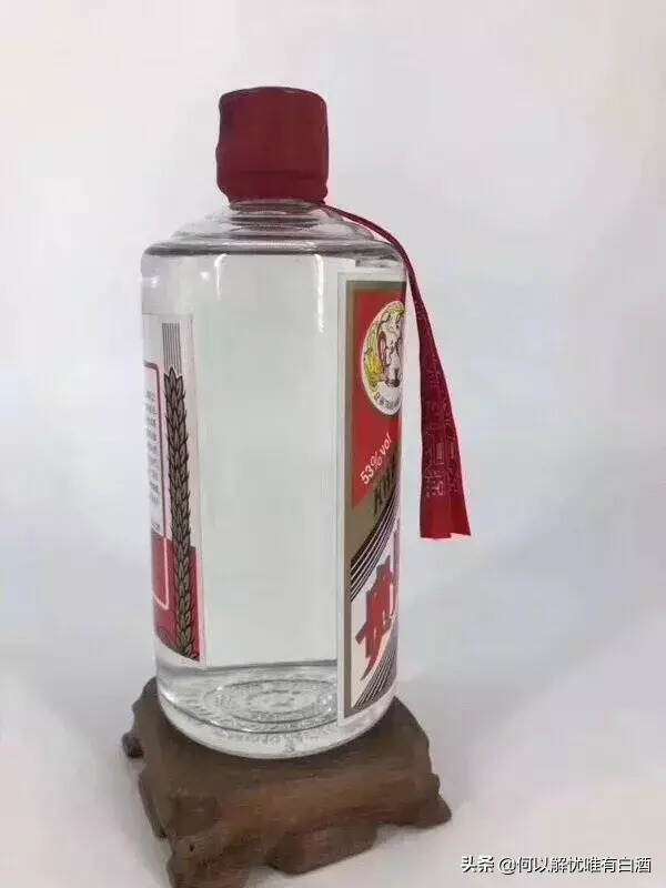 酒友们注意了：这款透明瓶包装的茅台酒是假酒