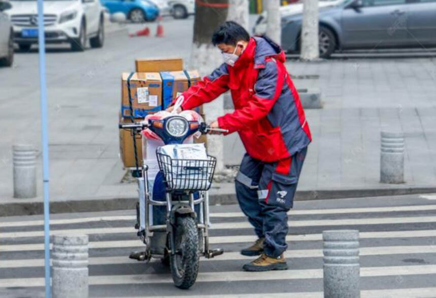 《成都酒商中秋“劫”》后续：防控升级，酒水订单配送更难了