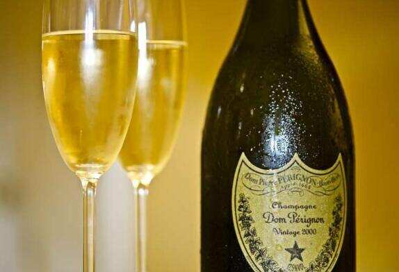 champagne是什么意思啊，是法国香槟酒颜值超高但喝起来不甜美