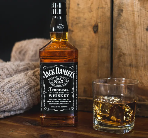 美国威士忌榜首的杰克丹尼威士忌，独特工艺打造醇厚丝滑美酒