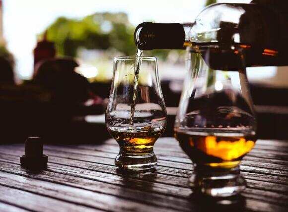威士忌为什么叫生命之水，因为原料都是人类生命不可缺少的物质