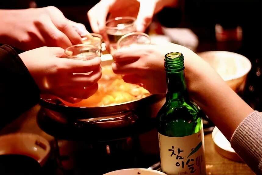 韩国喝酒礼仪（韩国人喝酒4大潜规则，一个比一个骚操作）