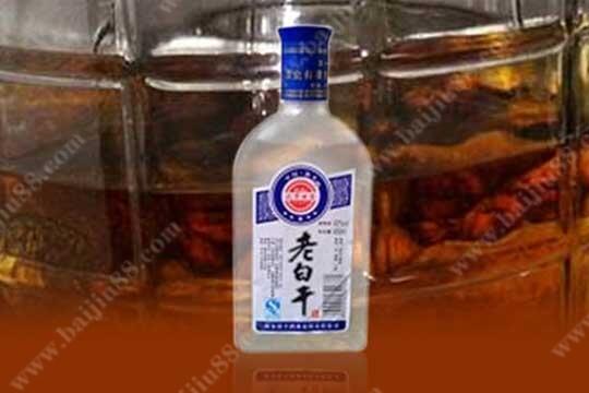 在制作泡酒的时候用什么白酒比较好？