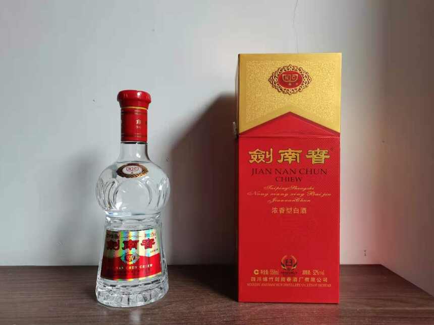 300-500元浓香酒的对比：让我们看看品牌对价格的推动