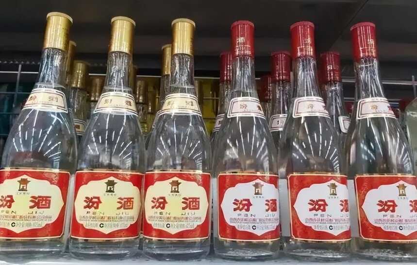 在我们国内有4大老白酒，70岁喝酒大爷说这些都是珍品酒