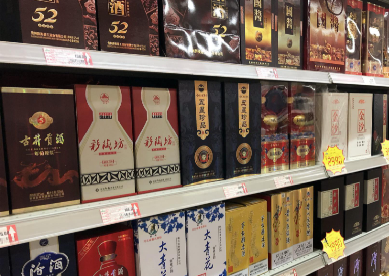 酒瓶身出现这“3大特点”，八成是酒精酒或假酒，这种酒放心喝