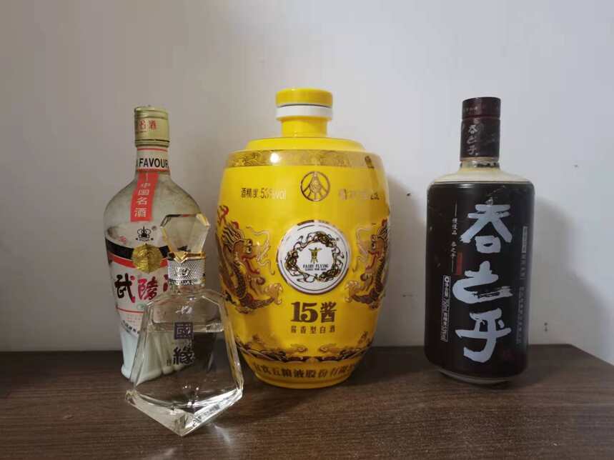 对比品鉴奢香价位的高端酱酒，看看其品质是否传奇