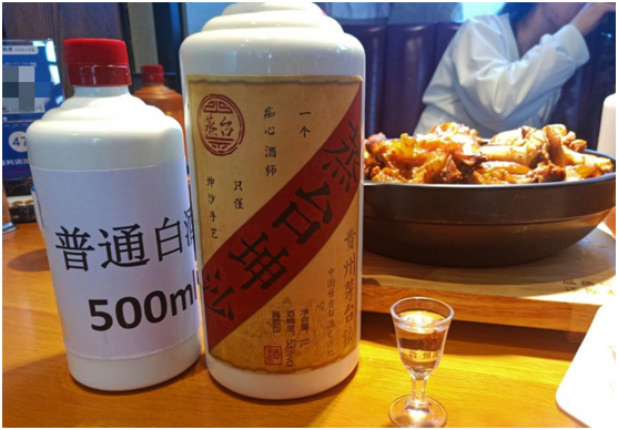 去四川，老酒友不喝沱牌酒，却专挑这3款白酒，当地人：真是会喝