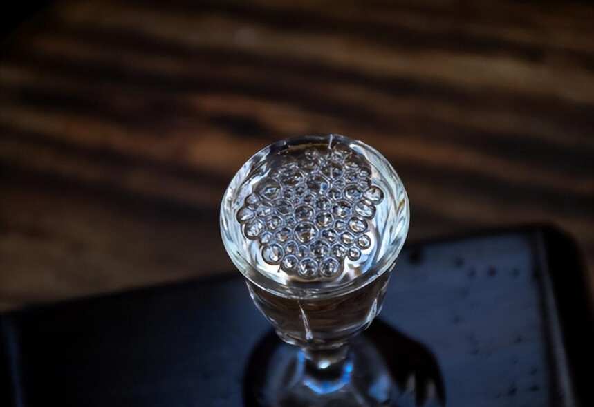 酒局上领导让你“挡酒”咋办？先别急着喝，这样做领导准会重用你