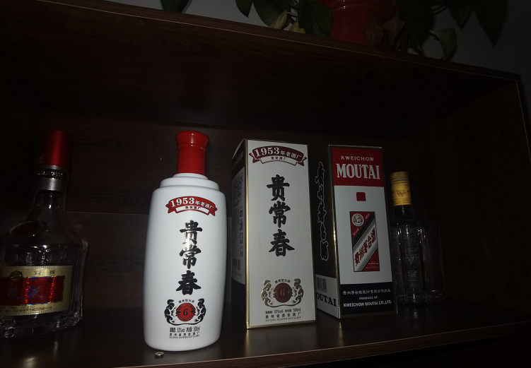 中老年人，贪小便宜必吃亏，提醒长辈：这3种酒，千万别往家带