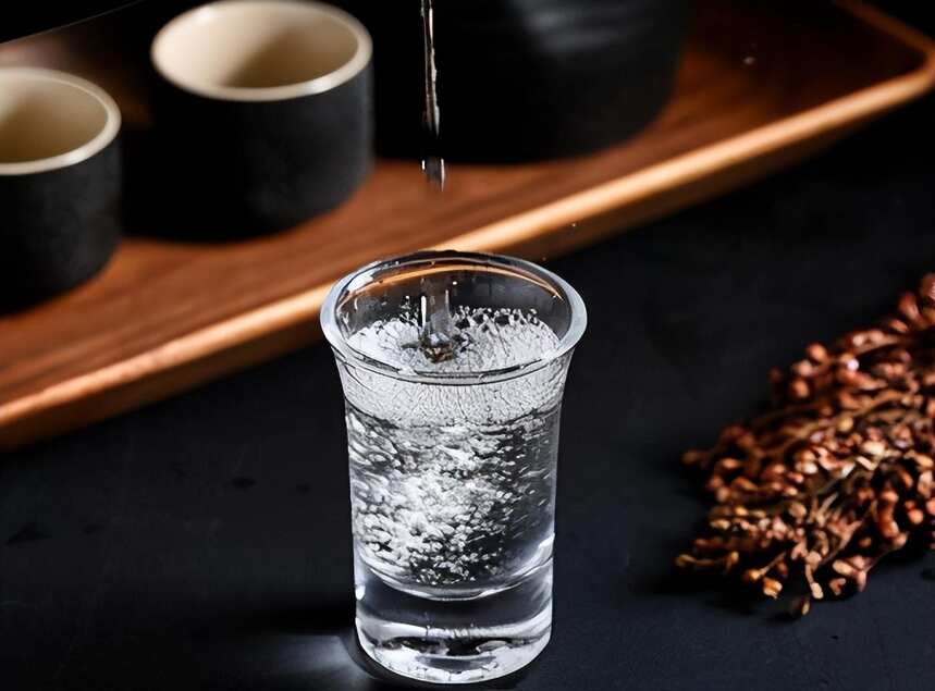 又一白酒“强势复出”，曾与茅台五粮液并肩，央视都点过赞