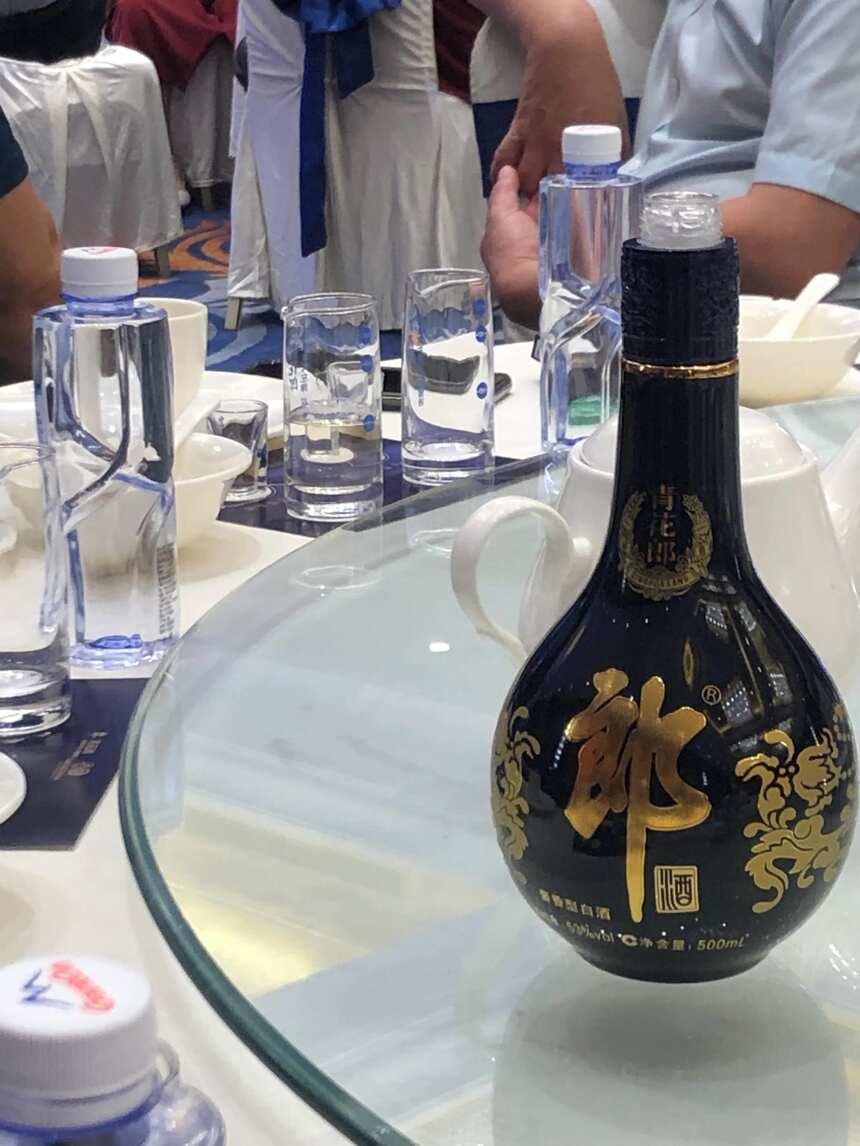 品鉴十年前的青花郎和新酒青花郎在口感上有什么不同？