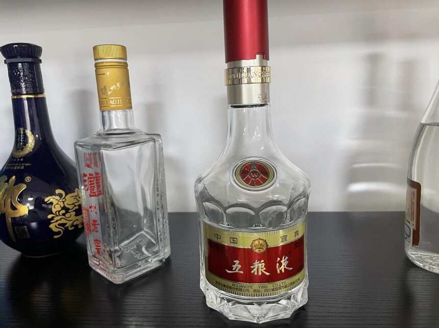 白酒基础知识扫盲：12香型风味各不同，喝过5种就算是老酒客