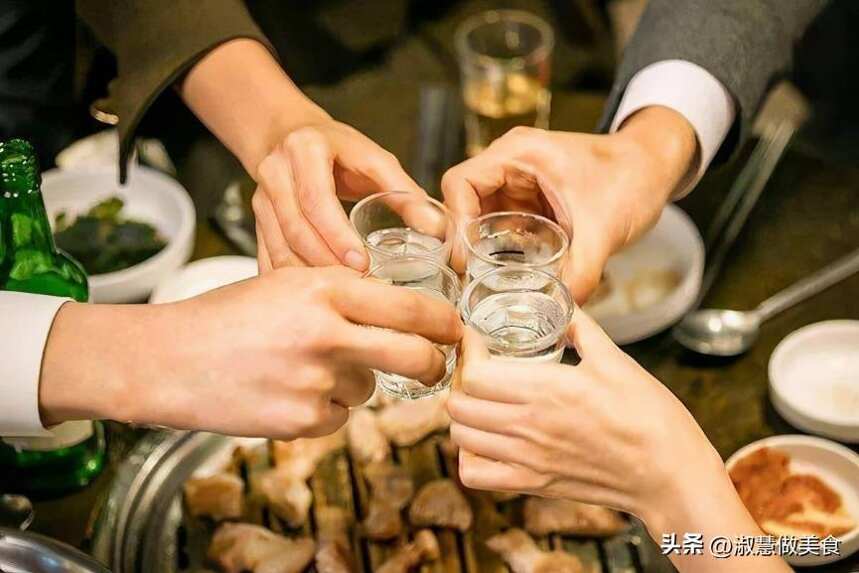 酒局上，不主动敬酒的人是装清高？行家：这才是真正的“聪明人”