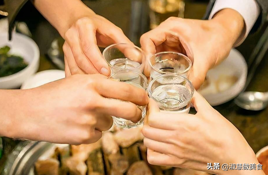 跟人喝酒，不会说“场面话”？行家教你3句，保准让大家另眼相看