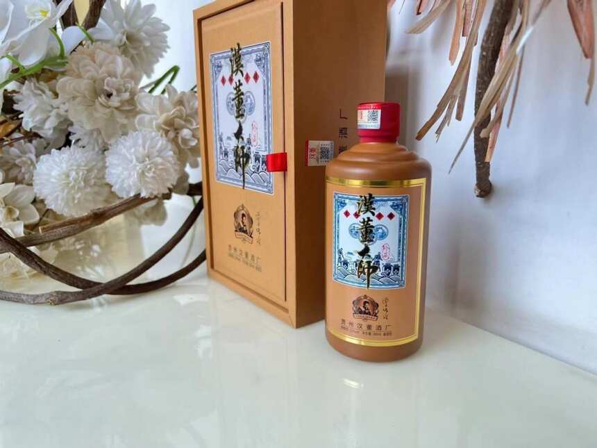 家里什么酒都存？选错白酒存了也白存，来看看哪种酒更值得存