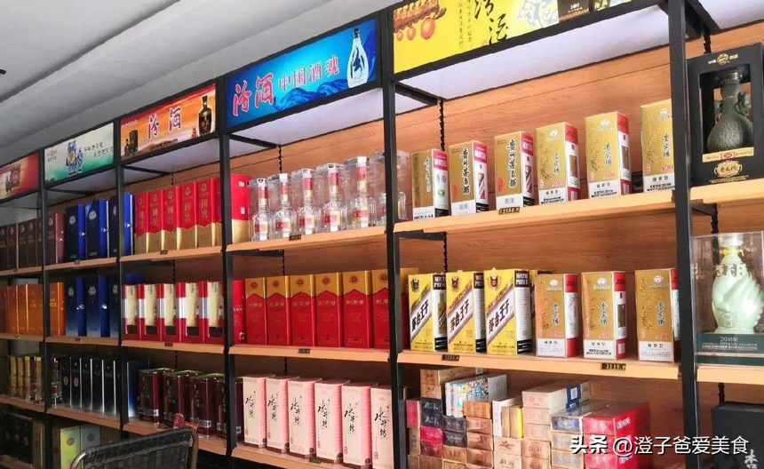 路边烟酒店能赚钱吗？一天到晚没顾客还倒闭不了？老板：暗藏玄机