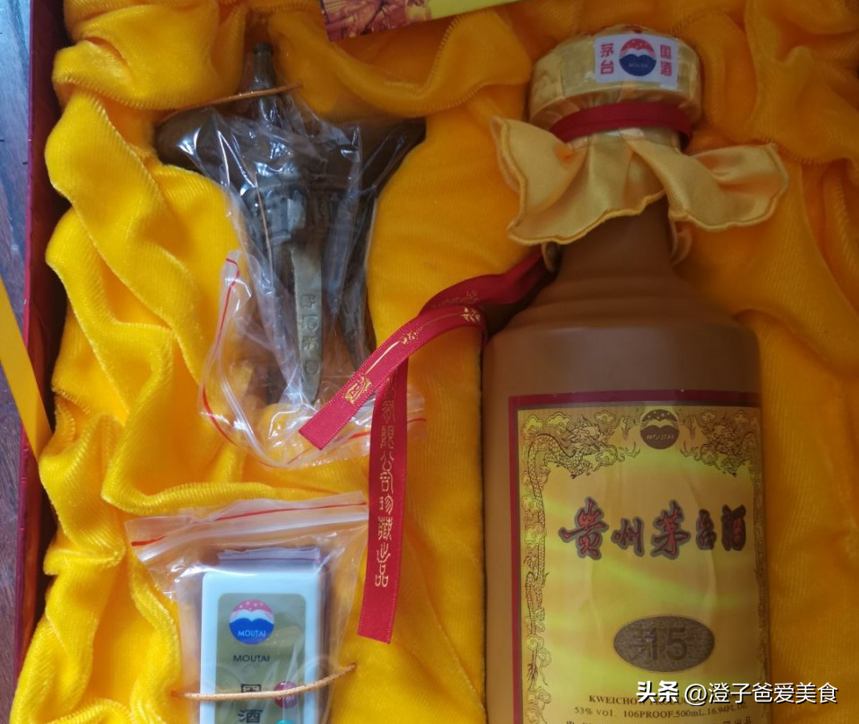 路边烟酒店能赚钱吗？一天到晚没顾客还倒闭不了？老板：暗藏玄机