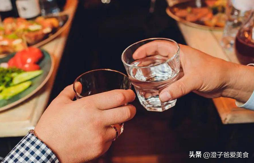 男人爱喝酒很正常！酒局上千万别做这3种事，丢人不说，还遭人嫌