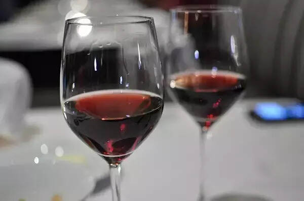 波尔多右岸和波尔多左岸的葡萄酒有什么区别？