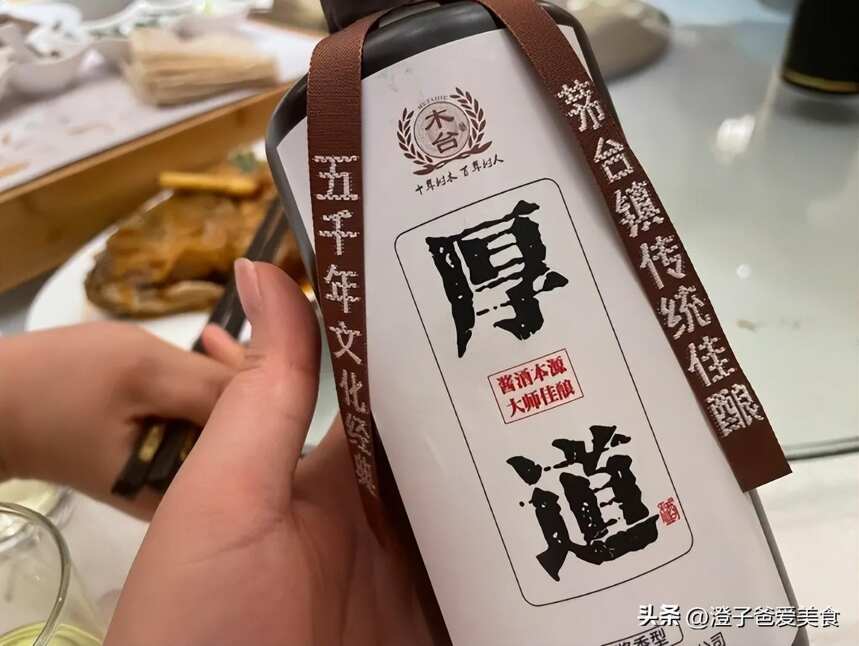 正式饭局上，为何不能“反手倒酒”？建议早知道，容易犯职场大忌