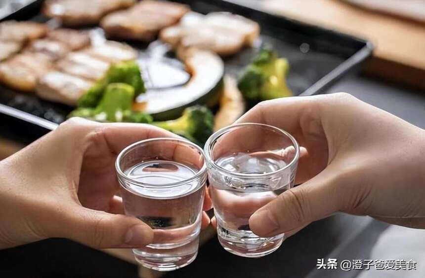 江苏饮酒“怪象”，当地人都夸洋河酒好，常喝的却是这3款光瓶酒