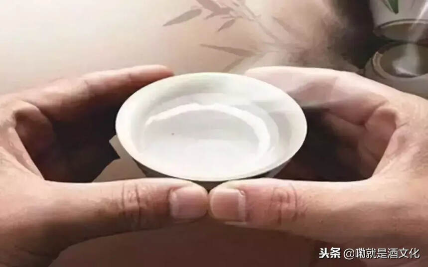 金庸先生，江湖再见！一杯佳酿，送别大侠