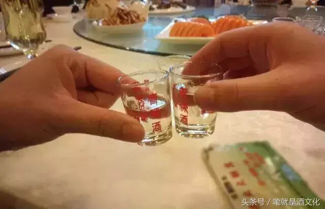 白酒不宜与这些食物搭配