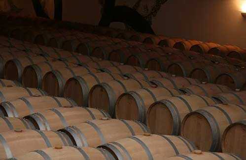 为什么葡萄酒用橡木桶装，橡木桶对葡萄酒起到什么作用？